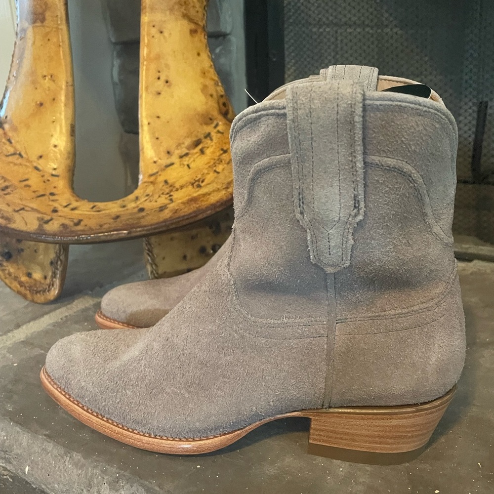 NIB Tecovas Lucy Grey Suede Boots- 8B